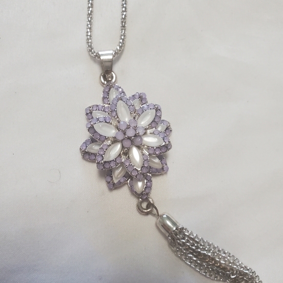 Long chain necklace - Picture 1 of 3